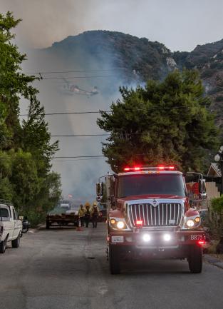 A raíz de los incendios Macy y Nixon que arrasaron al Condado de Riverside a finales de este julio, los inscritos en CalFresh pueden reclamar una indemnización por los alimentos echados a perder. Fotógrafo voluntario del Departamento de Bomberos del Condado de Riverside, Tod Sudmeier