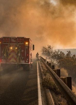 Vista del incendio Rosa en el Condado de Riverside. Tod Sudmeier, fotógrafo voluntario del Departamento de Bomberos del Condado.